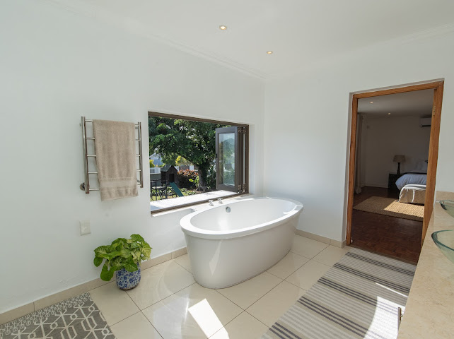 5 Bedroom Property for Sale in Summerstrand Eastern Cape